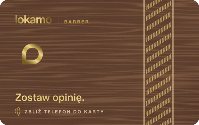 Karta NFC dla barbera, wariant Orzech: karta w drewnie orzecha z mosiężnym słupkiem barbera, napis „Zostaw opinię.”