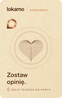 Kremowa pionowa karta NFC Lokamo dla kawiarni z grafiką filiżanki i napisem „Zostaw opinię.”